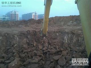 开加藤820的去带小松450的班一天三百 三天一千