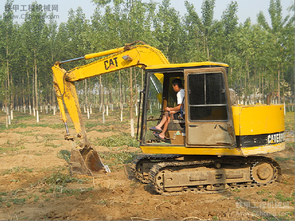 天津個人出售卡特彼勒70外加拖車