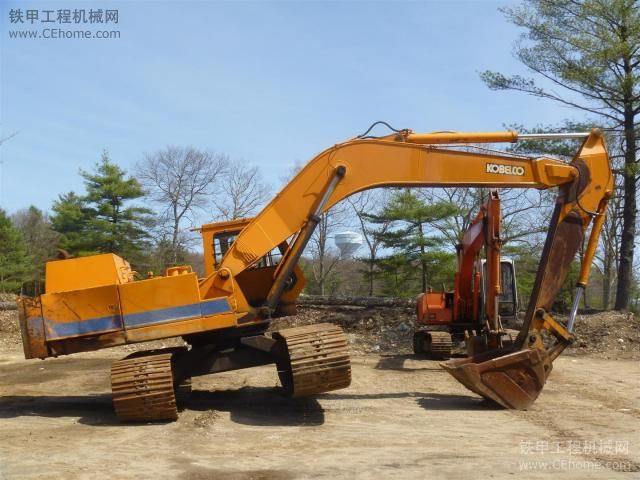 神鋼K909A挖掘機(jī)