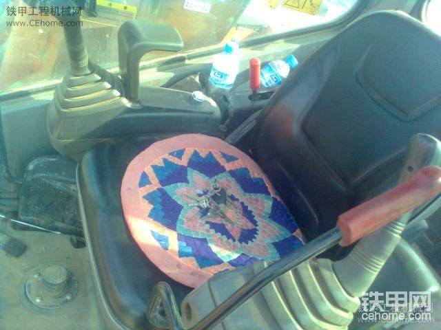駕駛室不怎么干凈，呵呵