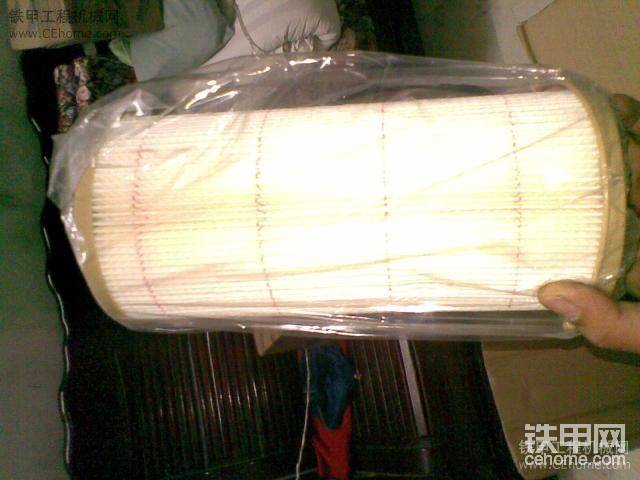 这是1000CC的滤清，比电喷机的滤清还要大