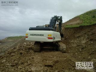 第一次看驾驶室内显示器，HMK370LC-GEN系挖掘机在土方[2]