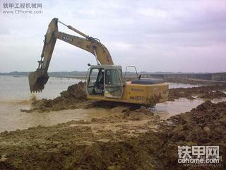 陷機子的 大雨跟山河智能..還有打量 黃圖,,,