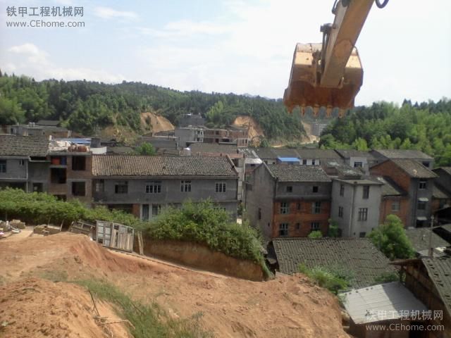 我們這違建太嚴(yán)重了.斗的正前方