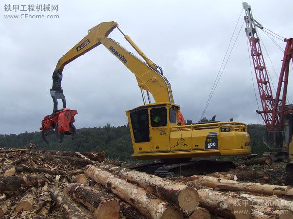 小松農(nóng)牧業(yè)挖掘機(jī)PC300-7和PC400-7