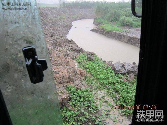 這是蟹塘的圍堰