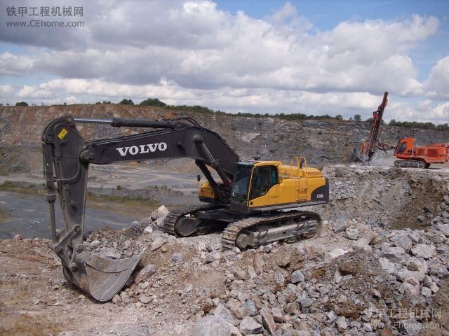 沃爾沃EC700C挖掘機(jī)在礦山