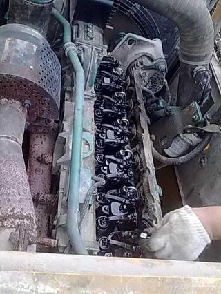 7000多小时VOLVO210B更换油嘴