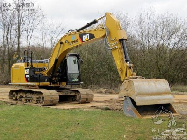 cat323E