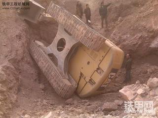 卡特挖掘机哭了