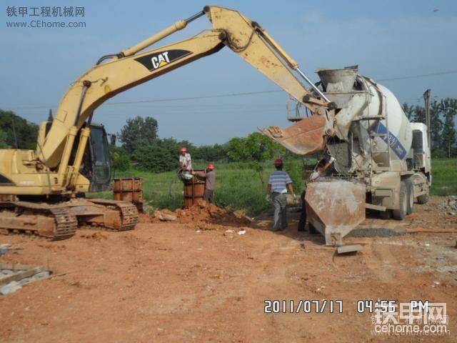 沒吊車，挖機來