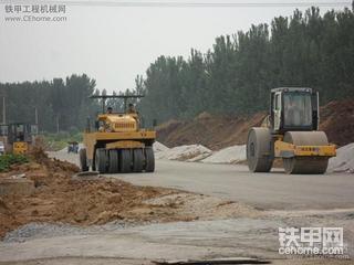 开发区建设－铺水稳基层