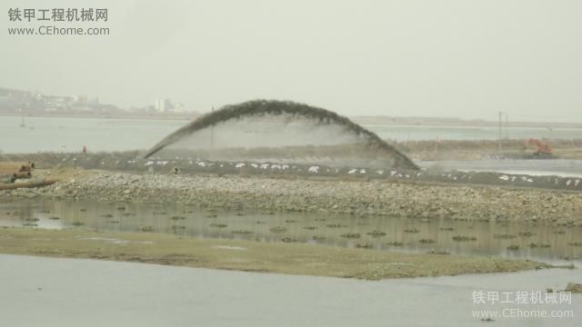 海里的工程機械-----耙泥船