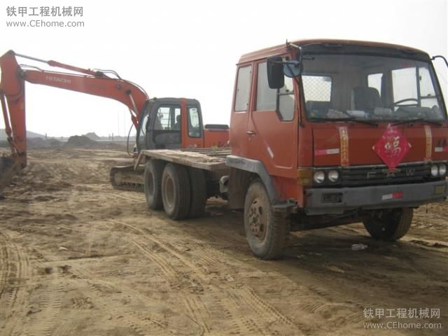 山東夏津日立挖掘機(jī)求包養(yǎng)（原裝的）