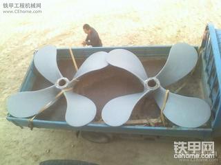 船上挖石头填海建码头（二）