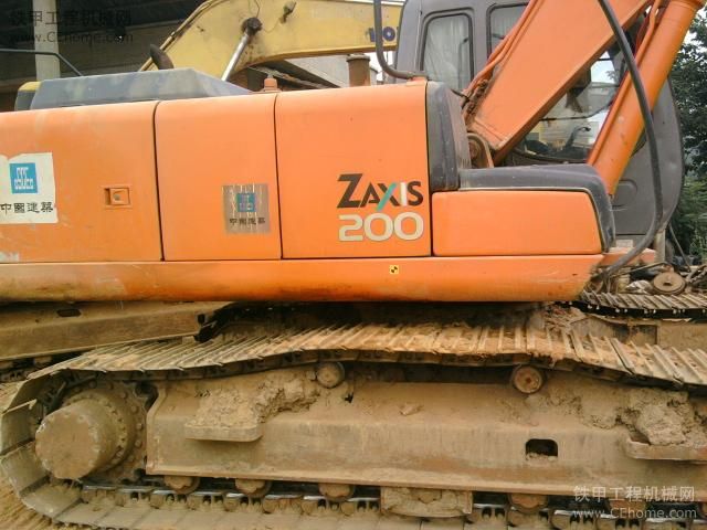 出一台06年的日立zx200-6挖掘机，一直本人开，保养极佳，急转！