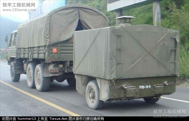 軍車隊(duì)列中的兩頭忙----就一張