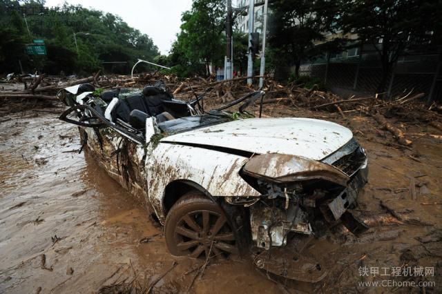 韓國(guó)首都遭遇大暴雨 數(shù)十人死傷