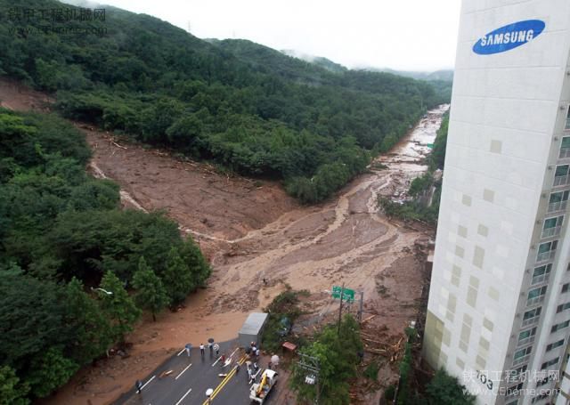 韓國(guó)首都遭遇大暴雨 數(shù)十人死傷