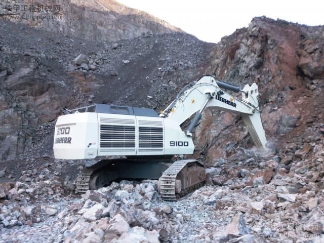 新機(jī)利勃海爾R9100大挖掘機(jī)