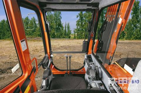 kubota      久保田株式會社  8噸挖機  ----kx080-3s