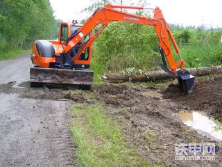 kubota      久保田株式会社  8吨挖机  ----kx080-3s