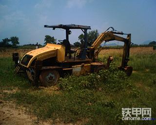 中国大地的农用挖掘机