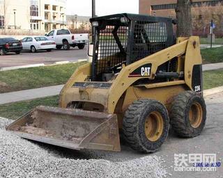 卡特滑移装载机