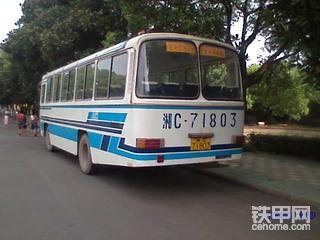 “广州”牌客车