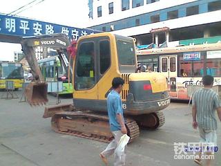 我在路上遇见了沃尔沃和小麻雀