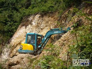 大笨笨修路，依山而行。。。
