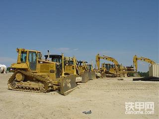 推土机发动机  前置  后置