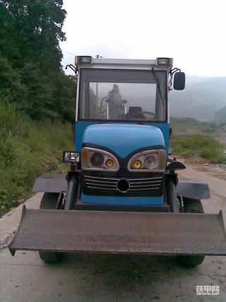 中国大地的农用挖掘机