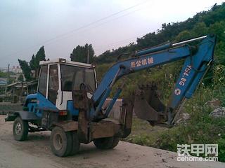 中国大地的农用挖掘机