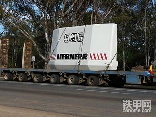 挖机的配重都是60吨，用是2托6的拖车。。