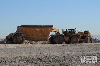 从来没有见过的卡特彼勒(CAT)非公路卡车