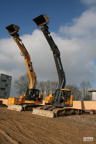 卡特挖掘机321D LCR同Volvo ECR235C