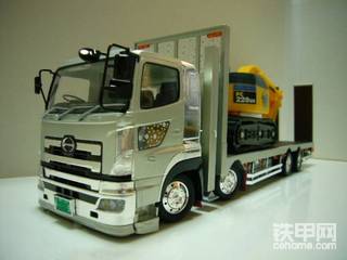 小松挖掘機(jī)摸型及日野搬運(yùn)車模型