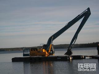 加滕水陸兩用挖掘机HD820-5-LC及HD835-5-BF