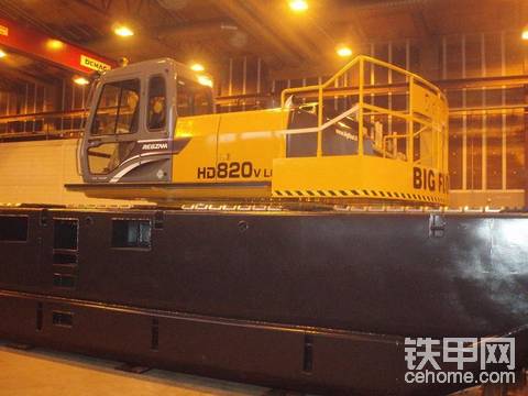 加滕水陸兩用挖掘機(jī)HD820-5-LC及HD835-5-BF