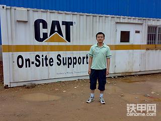 卡特彼勒大型設(shè)備在新&amp;*疆（鉸卡礦山挖機(jī)）