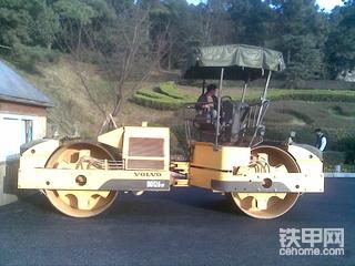 国内道路铺设；机器荟萃照片！