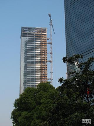 上海工地之平頭塔機(jī)、尖頭塔機(jī)（或稱(chēng)塔吊）