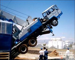 牛人開吊車