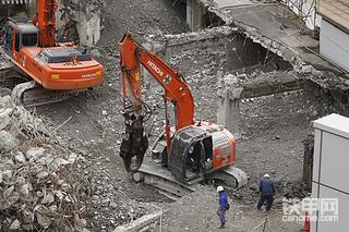 日本人也是这样拆这些建筑