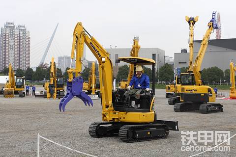 這個是小松和卡特最新款挖掘機