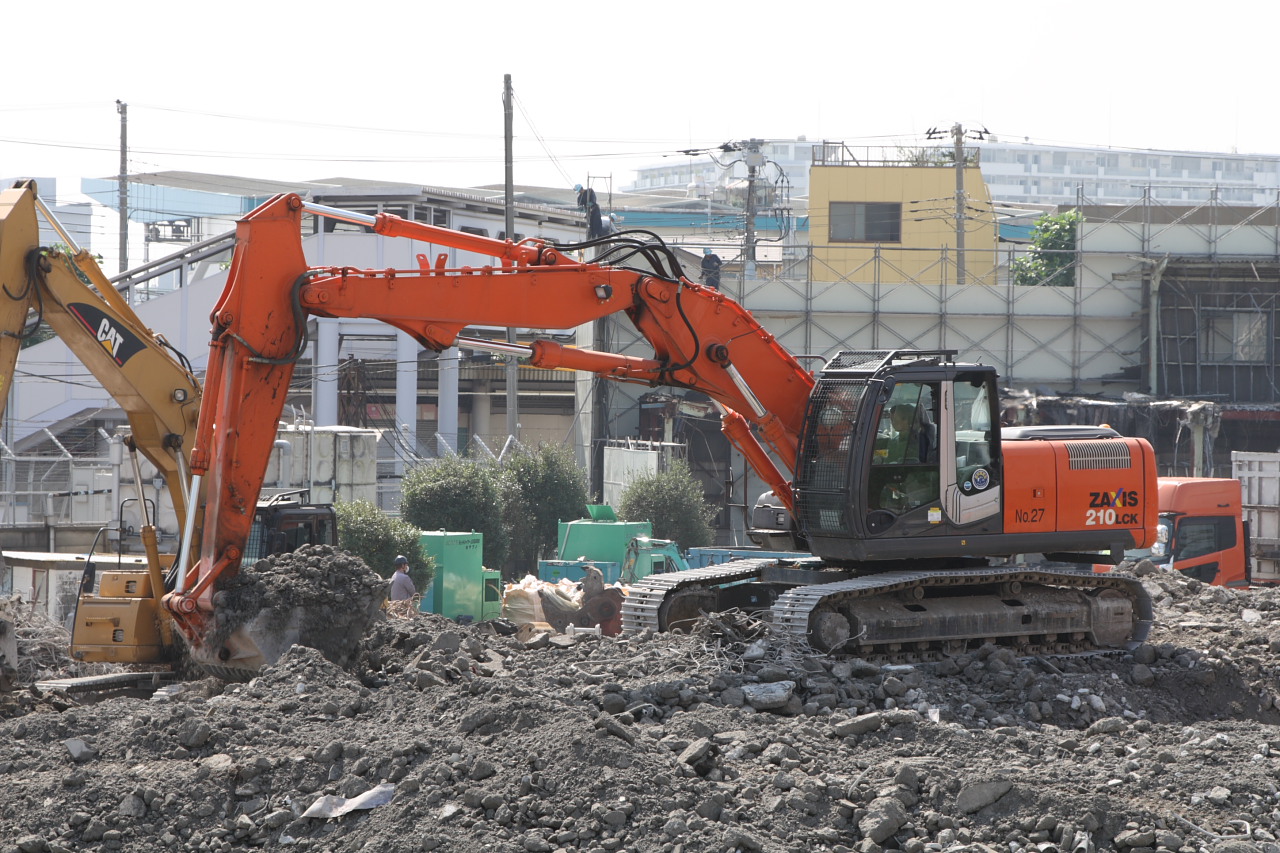 再接再利精彩再繼之日立建機(jī)