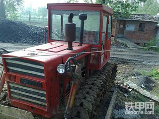东方红推土机