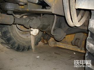 30装载机制动方式“气”与“气推油”的不同？