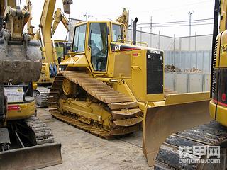 这些种类推土机在我们国家不知有多少台哦.